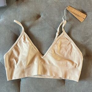 Skims triangle Bralette Pullover size medium nude color nwt